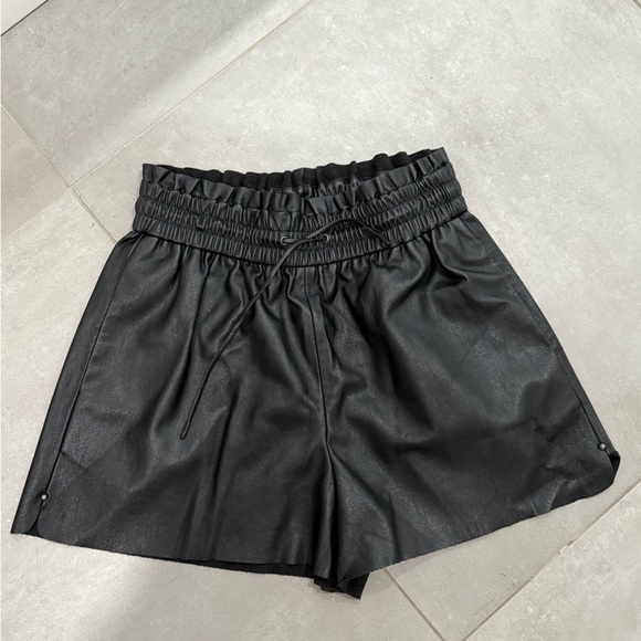 ZARA Black Women's Leather Shorts - Picture 1 of 4